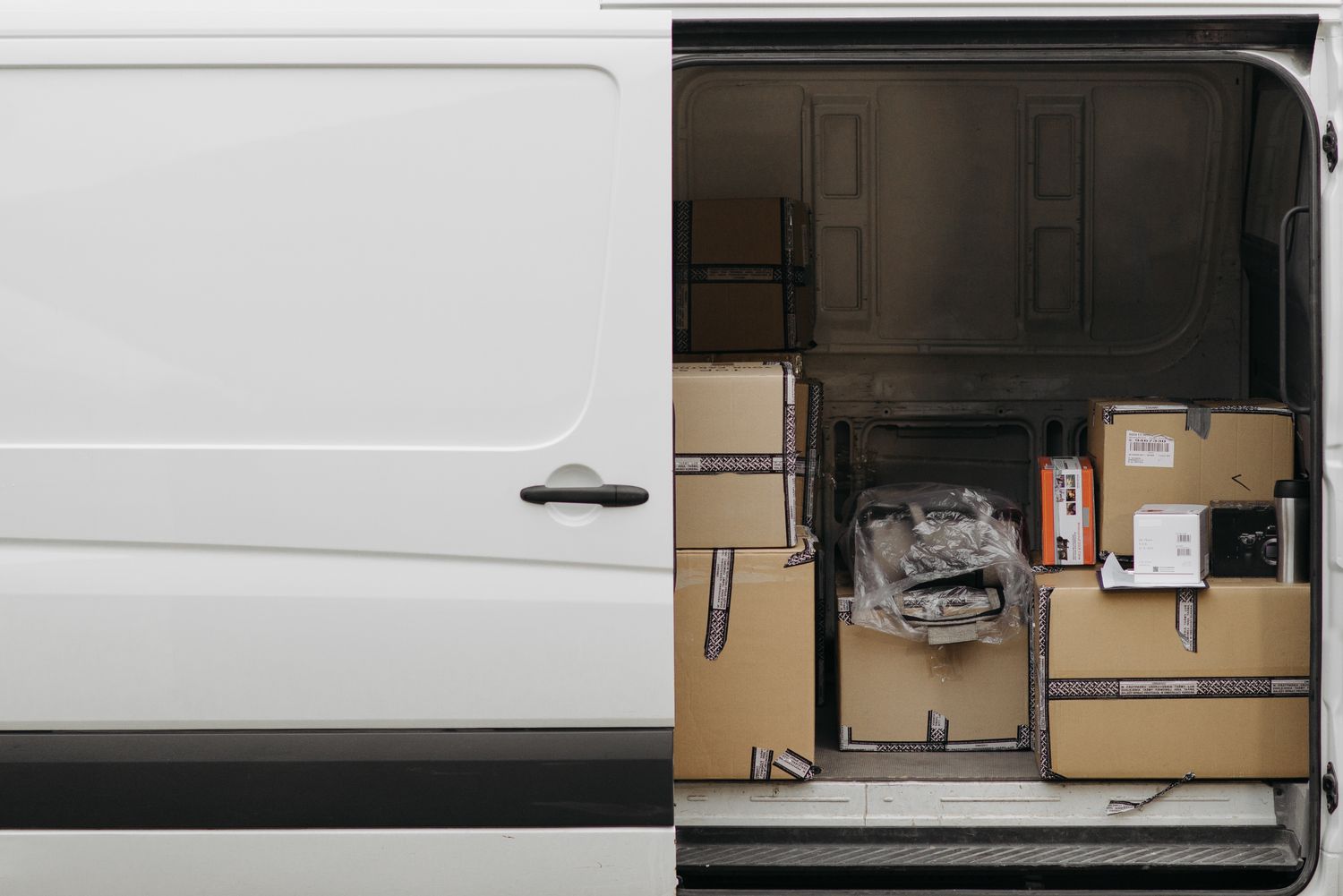 E-commerce grocery and meal-kit cold chain delivery in Singapore