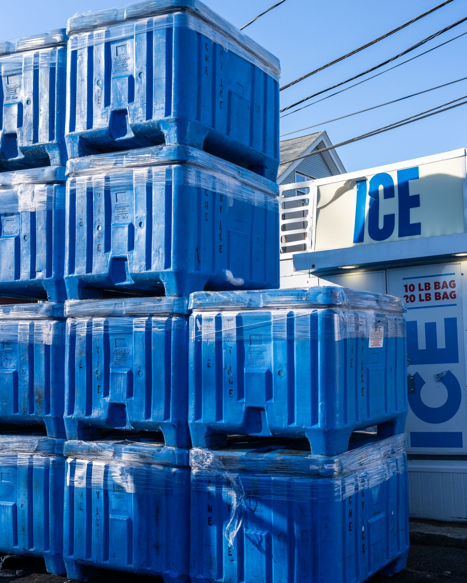 Controlled room temperature cold chain packing in Singapore