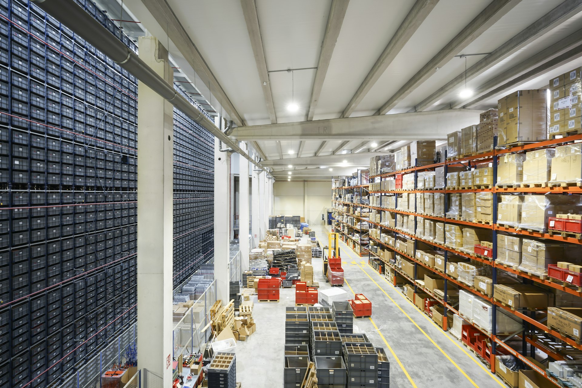 Bulk and oversized goods storage in a Singapore warehouse